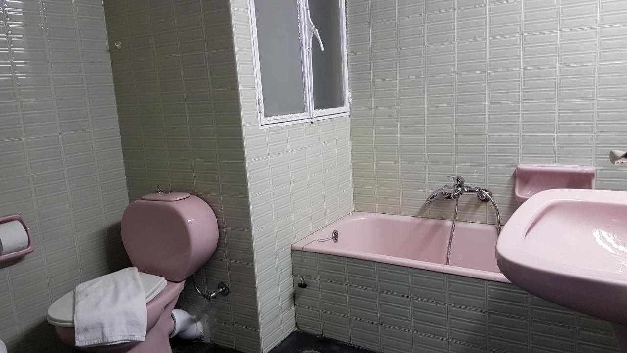Apricot Apartment - Athens Center, 6 Bd, 2.5 Bath Buitenkant foto